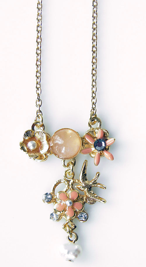 collier birdy rose doré à l'or fin, motif fleurs et oiseau; émail rose, quartz rose et perle d'eau douce