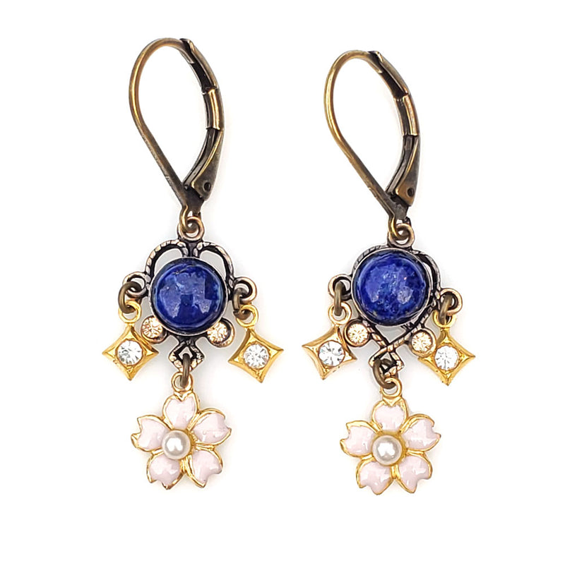 Boucles d'oreilles pendantes bronze et doré à l'or fin, pierres fines lapis lazuli, motif fleur émaillée et strass cristal