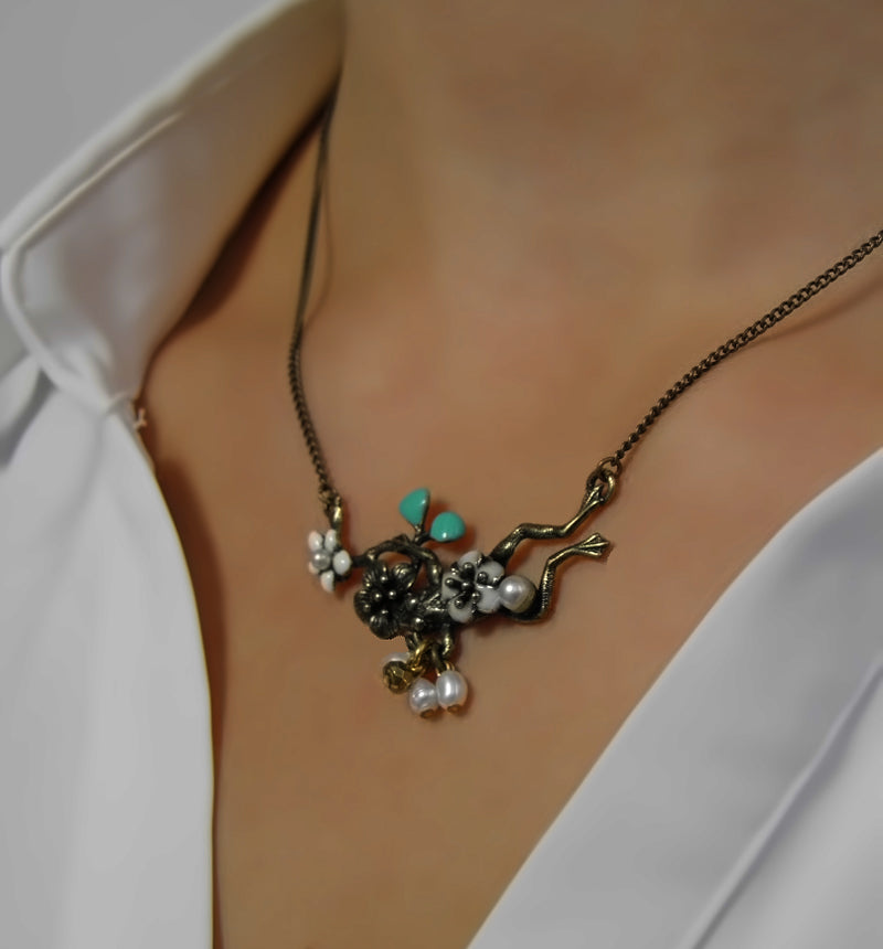 collier grenouille à porter en ras de cou