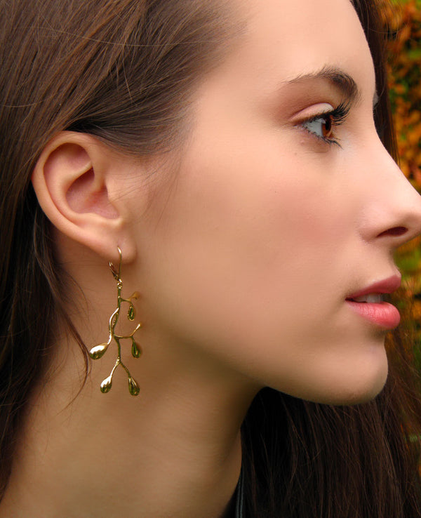 boucles longues, légères en forme de gouttes, doré à l'or fin